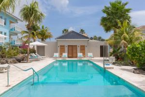 Basen w obiekcie Dolphin Suites & Wellness Curacao lub w pobliżu