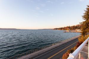 Amazing Sunsets At 3Br Home Over The Puget Sound Home