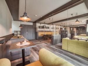 A kitchen or kitchenette at Hotel Familia