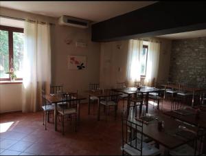 a dining room with wooden tables and chairs at Albergo Bar Ristorante Vecchio Mulino in Bobbio