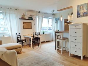 Kuchyň nebo kuchyňský kout v ubytování Eagles Nest Apartment