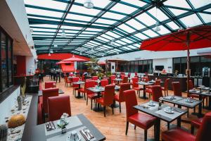 A restaurant or other place to eat at Zenia Hotel & Spa