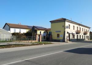 an empty street with houses on the side of the road at CASCINA PONTETTO in Asti