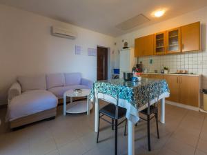 Kuchyň nebo kuchyňský kout v ubytování Apartments STIPE