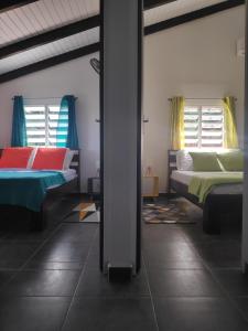 En eller flere senge i et værelse på Les galets