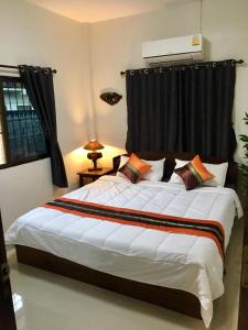 Ένα ή περισσότερα κρεβάτια σε δωμάτιο στο Old City 2 bedroom House