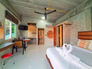 Postel nebo postele na pokoji v ubytování Life koh tao resort