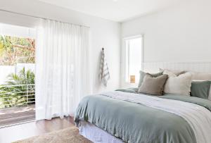 Un pat sau paturi într-o cameră la Cape Beach House