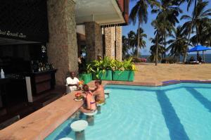 Mombasa Continental Resort内部或周边的泳池