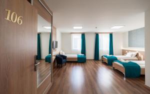 Posteľ alebo postele v izbe v ubytovaní Hotel Szeghalom