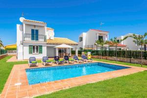 The swimming pool at or close to Villa Fuegosol