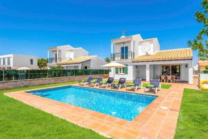 The swimming pool at or close to Villa Fuegosol