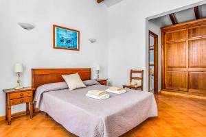 A bed or beds in a room at Villa Fuegosol