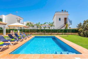 The swimming pool at or close to Villa Fuegosol