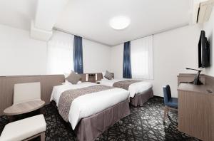Postel nebo postele na pokoji v ubytování HOTEL MYSTAYS Aomori Station
