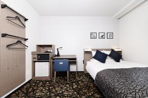 Kuchyň nebo kuchyňský kout v ubytování HOTEL MYSTAYS Aomori Station