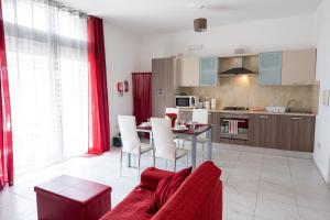 Kuchyň nebo kuchyňský kout v ubytování Seafront apartment between Valletta and Sliema