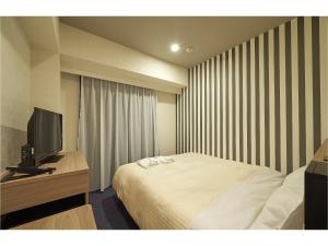 Sotetsu Fresa Inn Kamakura-Ofuna Higashiguchi的电视和/或娱乐中心