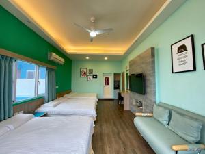 a hospital room with four beds and a couch at I WoW in Xiaoliuqiu