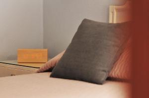 A bed or beds in a room at BLUE GREY cottage