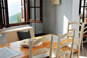 A seating area at BLUE GREY cottage
