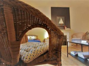 a large wicker bed in a living room at La maison de Thiré in Thiré