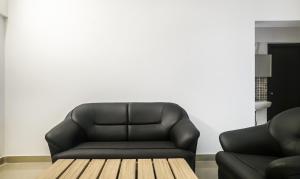 Posezení v ubytování Treebo Luxe Suite, Shivaji Nagar