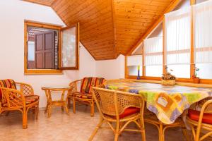 a dining room with a table and chairs at Familia Apartment 100/7 in Balatonmáriafürdő