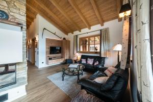 TV a/nebo společenská místnost v ubytování Alpin Residenzen Panoramabahn by Alpina-Holiday