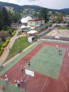 Tenis a/nebo squash v ubytování KAPRYS nebo okolí
