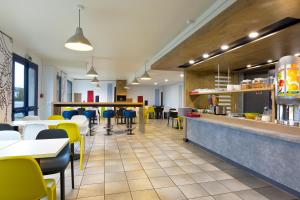 Restaurant o un lloc per menjar a ibis budget Chilly-Mazarin Les Champarts