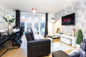 Gallery image of 3 Bedroom 3 Bathroom House in Central Milton Keynes with Garden, Free Parking and Smart TV - Contractors, Relocation, Business Travellers in Milton Keynes