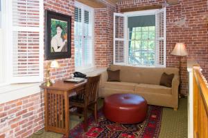 a living room with a couch and a table at The Common Man Inn & Restaurant in Claremont