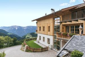 a house with a view of a mountain at Lochbauer in Meltina