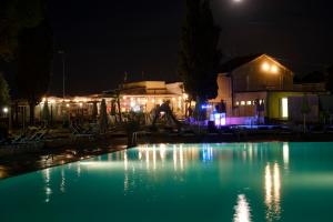 The swimming pool at or close to Camping Village Mar y Sierra