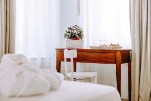 a desk in a bedroom with a table and a chair at Dimora Anderì in Polignano a Mare