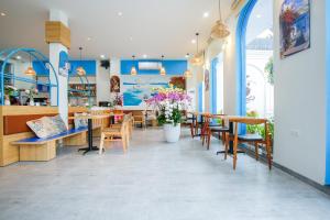 Restaurace v ubytování Santorini House and Coffee