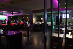 Restoran atau tempat lain untuk makan di Mamba Point Hotel