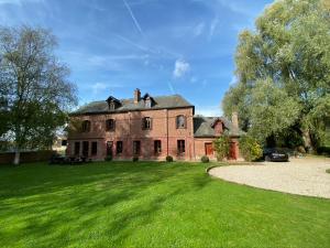 Taman di luar Stunning 5 bedroom French Manor house, Normandy