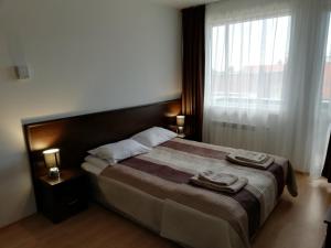 Postel nebo postele na pokoji v ubytování Iglika 2, V9