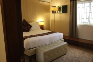 Katil atau katil-katil dalam bilik di Mamba Point Hotel