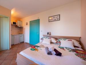 Postel nebo postele na pokoji v ubytování Apartments Zaton