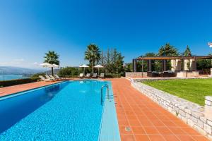 a swimming pool in a villa with a view at Villa Thealassa in Kounoupidhianá +47 photos