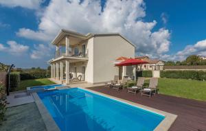 Bazén v ubytování Modern Villa Anita with Pool near Porec nebo v jeho okolí