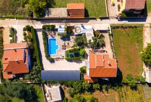 Bazén v ubytování Apartments Zaton nebo v jeho okolí