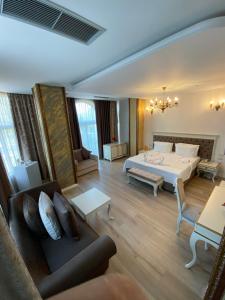 Ліжко або ліжка в номері The Red Bricks Hotel