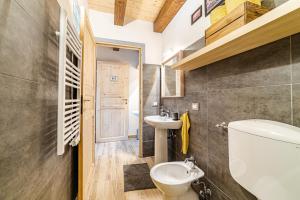 a small bathroom with a toilet and a sink at Villa Margherita Ecolodge in Crespino +48 photos