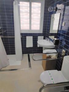 Koupelna v ubytování Sosiego Hostal de Mar