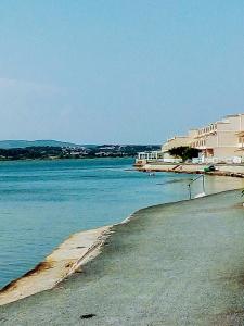 a large body of water next to a building at T3 VUE ETANG in Balaruc-les-Bains