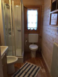 a bathroom with a toilet and a sink and a window at Chalet D'Antan in Pila